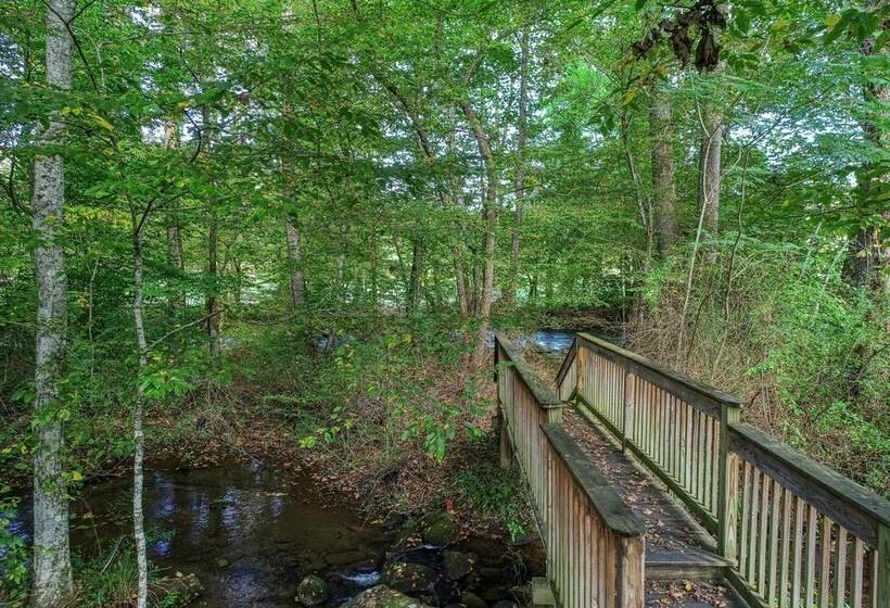 Sweet    2 Bedrooms, 2 Baths, Sleeps 6 Cabin By Redawning