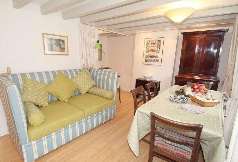White Duck Cottage