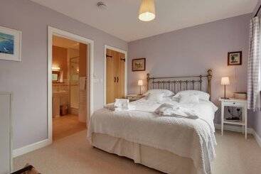 1 Shippen Cottages