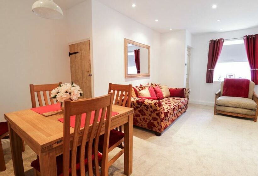 19 Cwmorthin Road
