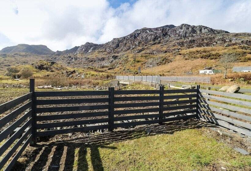 19 Cwmorthin Road