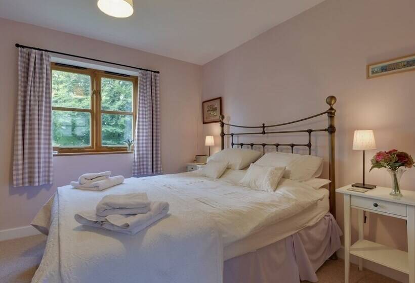 2 Shippen Cottages