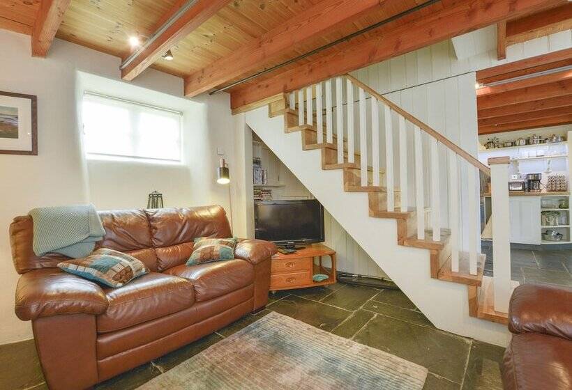 3 Newhall Green