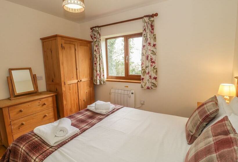 Ash Lodge