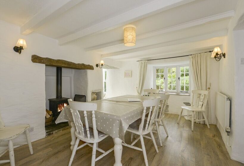 Ayr Cottage