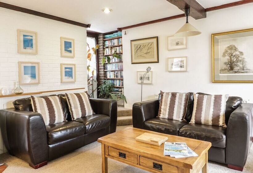 Brunnion Cottage