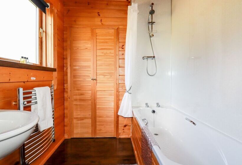 Cedar Lodge