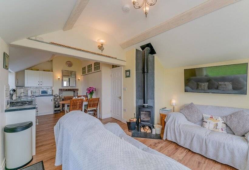 Crown Cottage