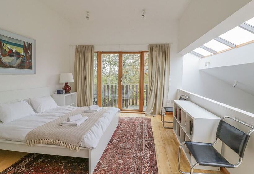 Frater House