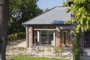 Grooms Cottage