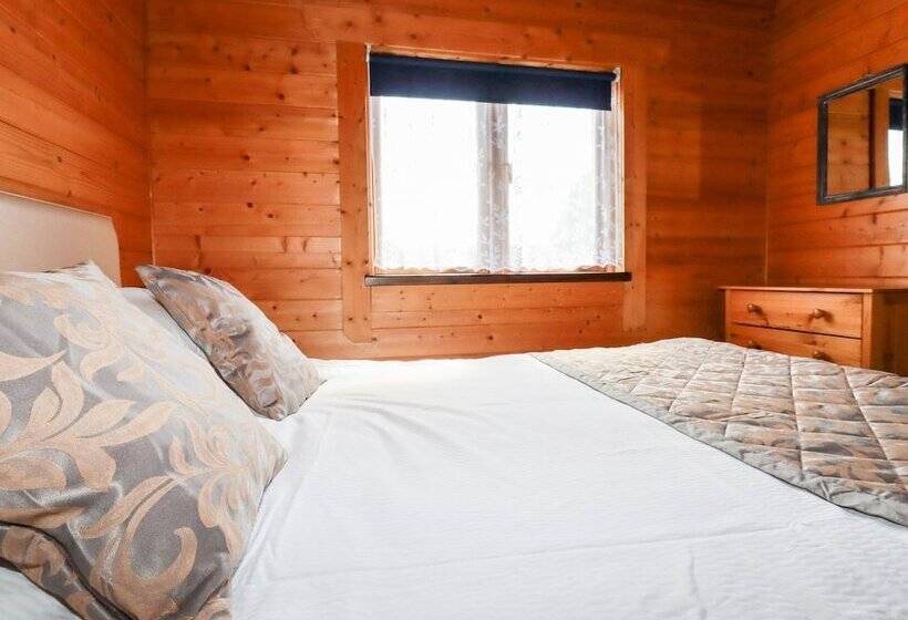 Maple Lodge