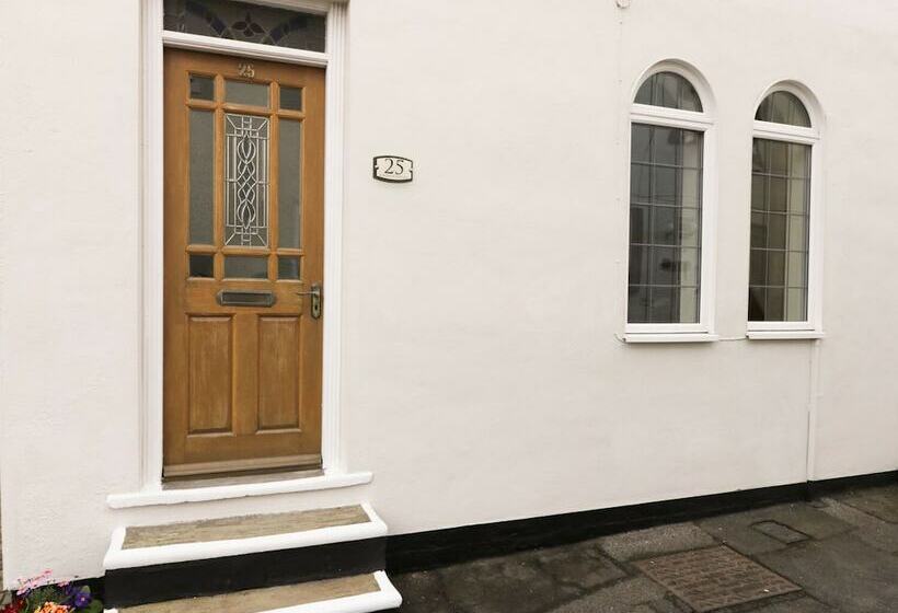 Sands End Cottage