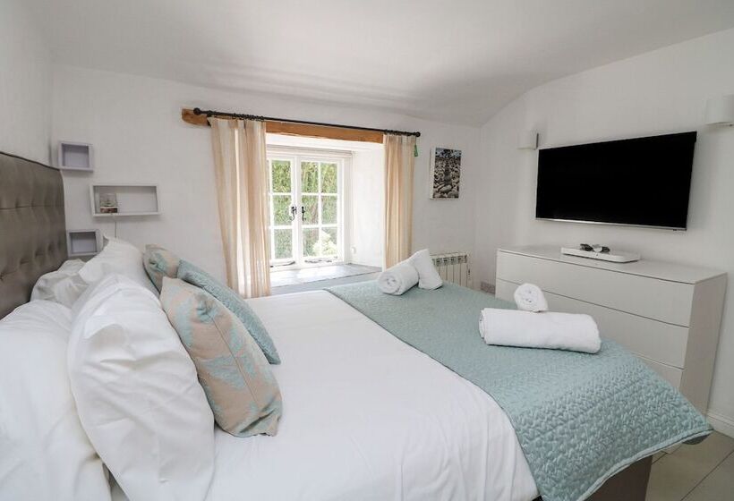 2 Rose Cottages