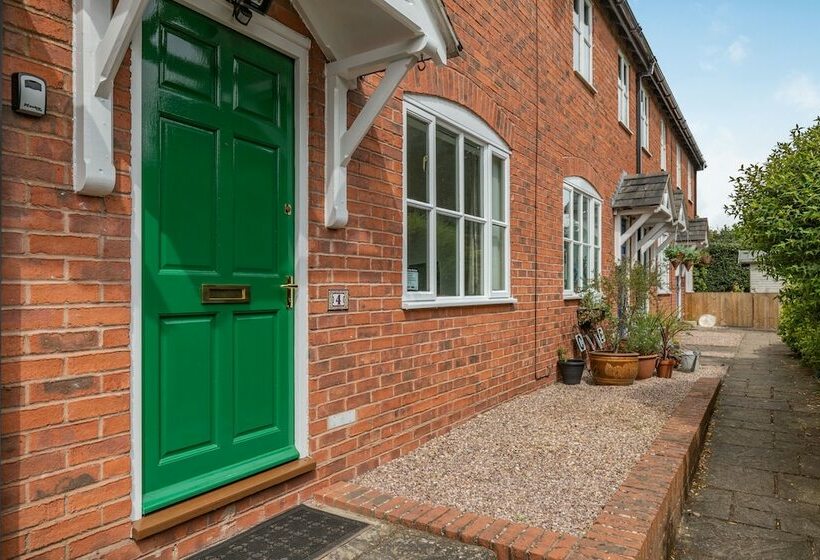 4 Aldelyme Court