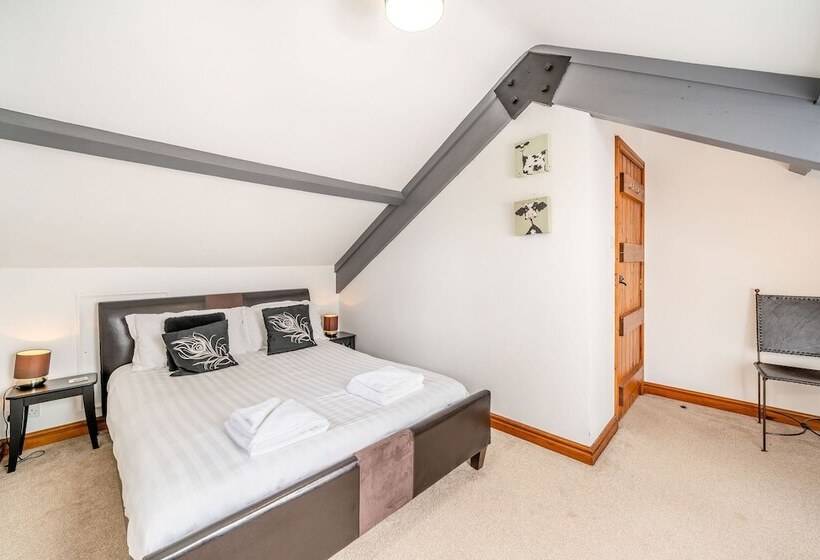 5 The Granary