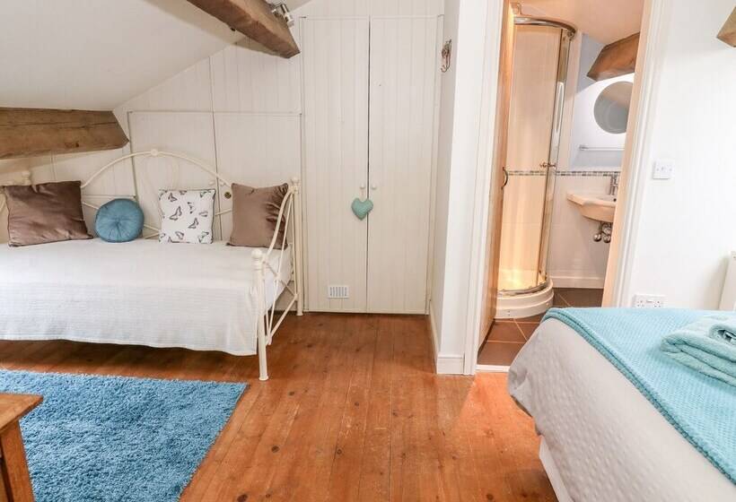 Canalside Cottage