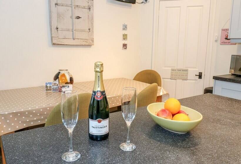 Canalside Cottage