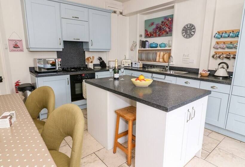 Canalside Cottage