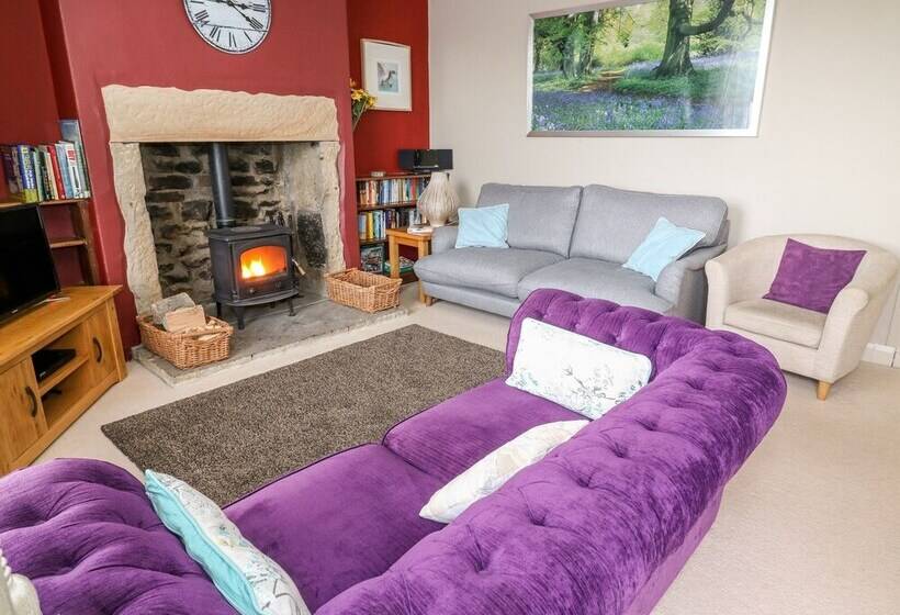 Canalside Cottage