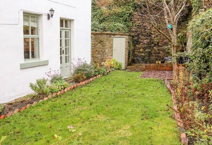 Canalside Cottage