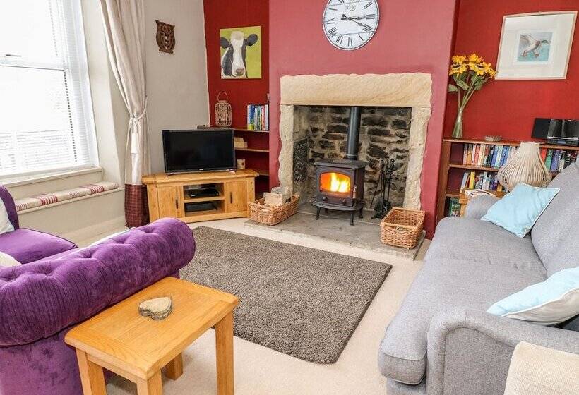 Canalside Cottage