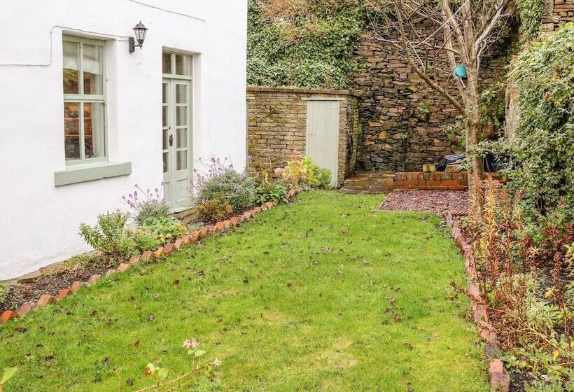 Canalside Cottage