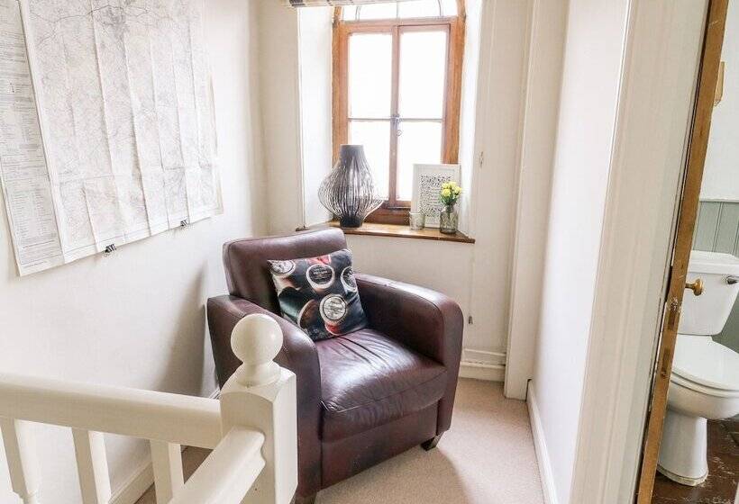 Canalside Cottage