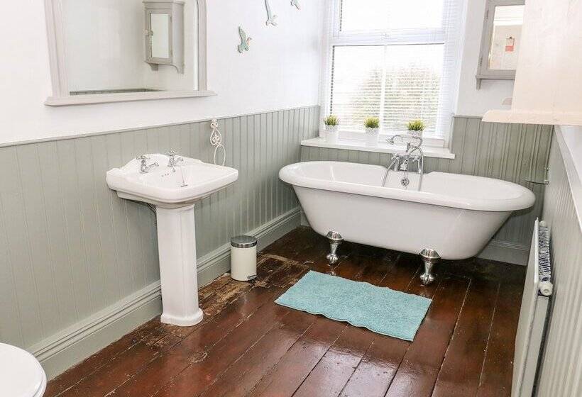 Canalside Cottage