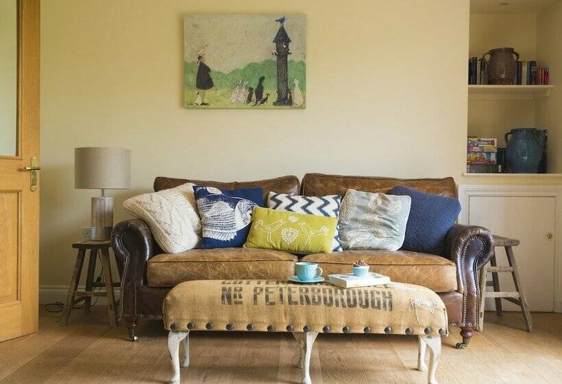 Farley Lodge