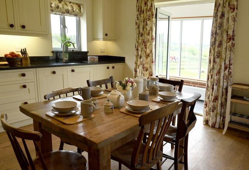 Farley Lodge