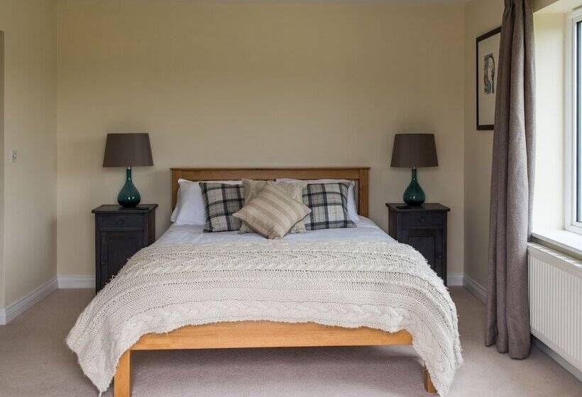 Farley Lodge