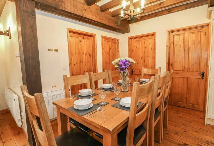 Hazel Lodge