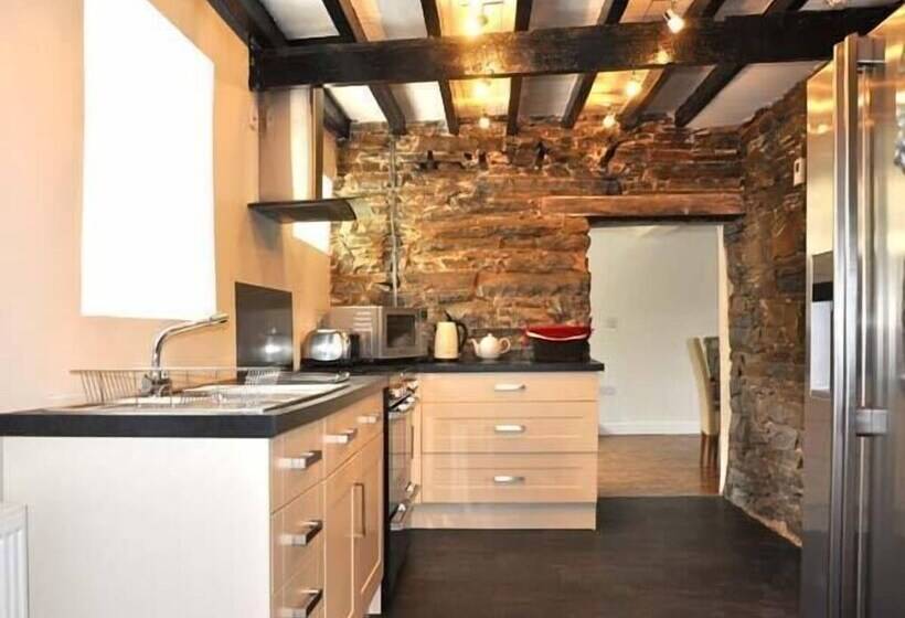 Hendre Aled Farmhouse