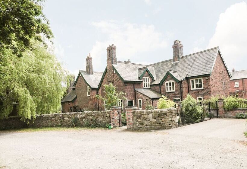 Just A Cottage, Newlands Farm