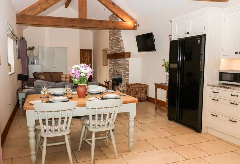 Mistal Cottage
