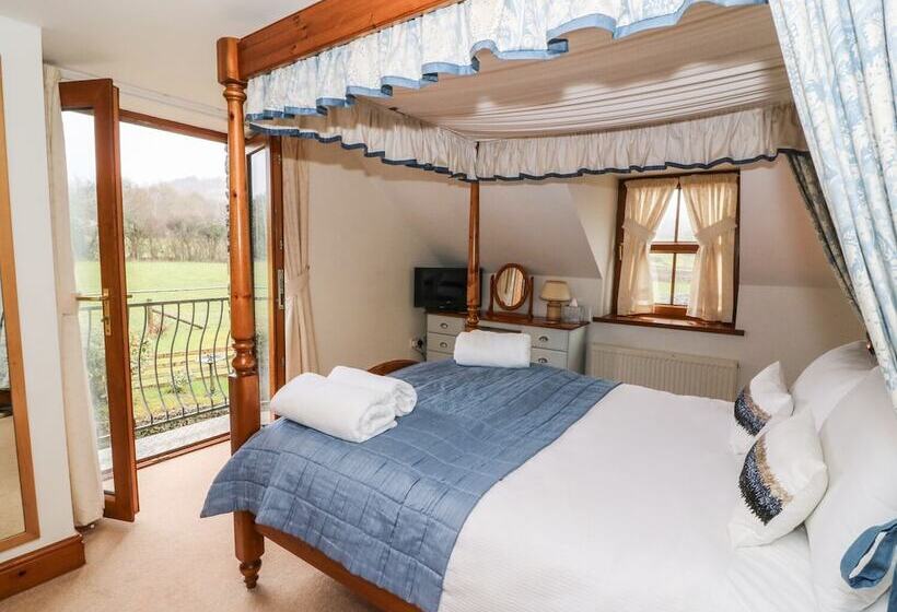 Tangaer Cottage