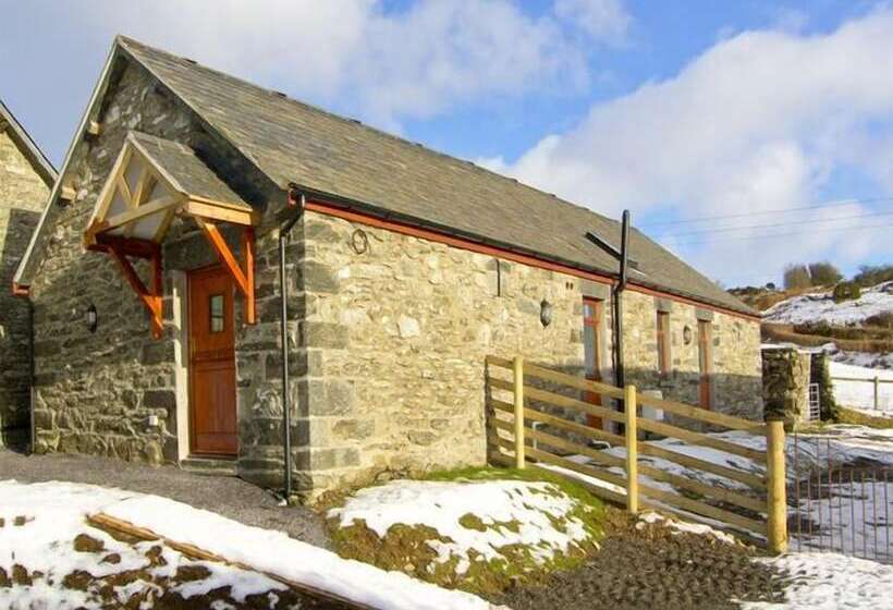 Ty Isaf Penrhyddion