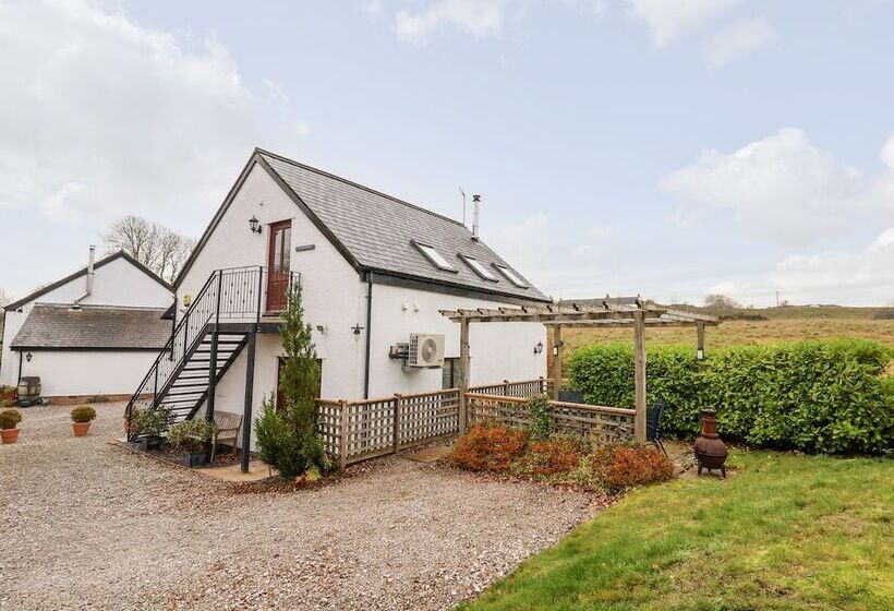 Tyn Y Mynydd Bach