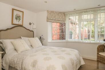 Woodend Annexe