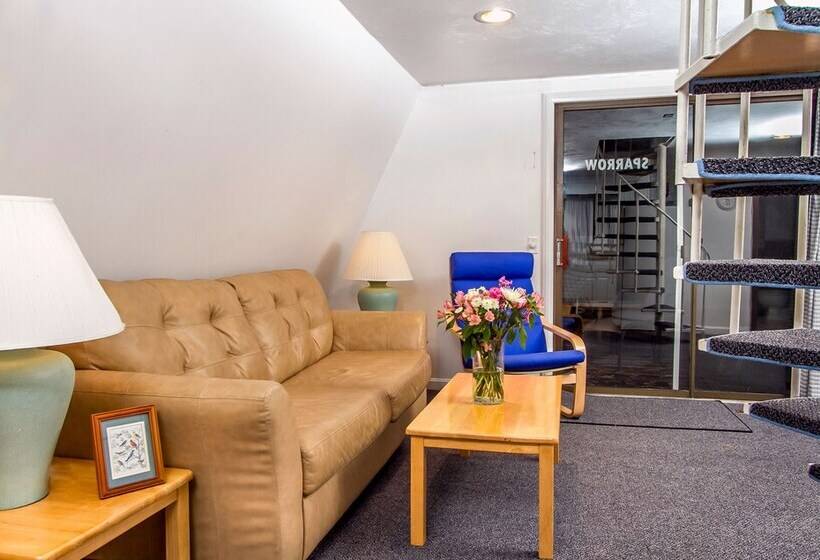 Cottages At The Even Tide Resort