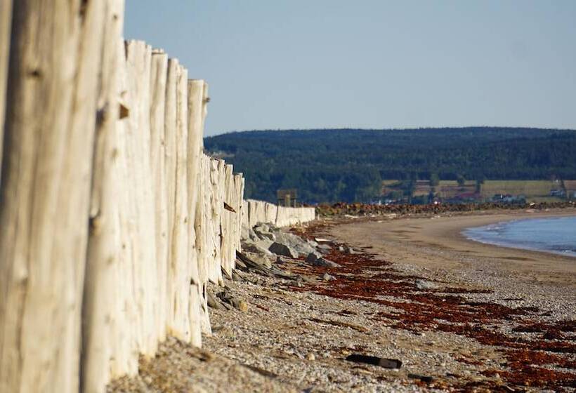 مسافرخانه Camp De Base Gaspésie