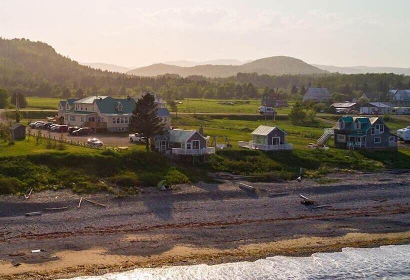 مسافرخانه Camp De Base Gaspésie