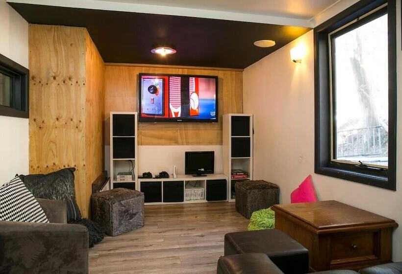 Отель Feathertop Alpine Lodge