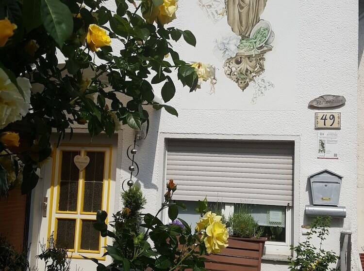 هتل Ferienhaus Am Schloss Sayn