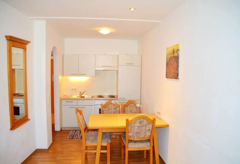 هتل Neue Post Apartments