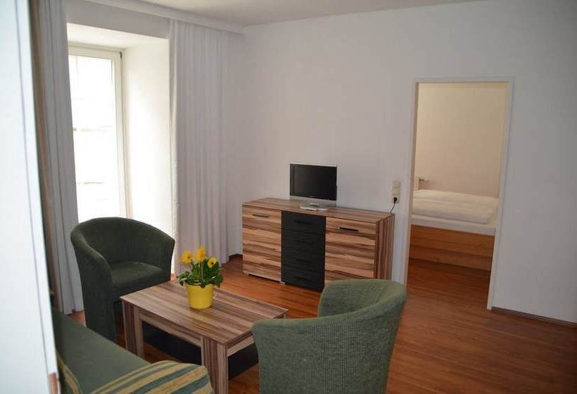 هتل Neue Post Apartments