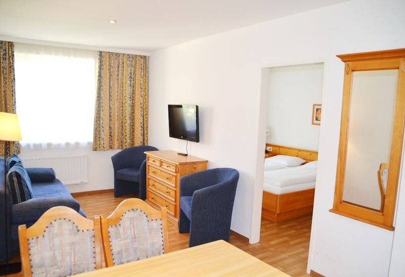 هتل Neue Post Apartments