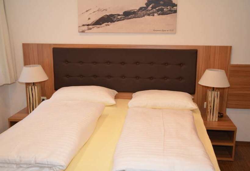 هتل Neue Post Apartments
