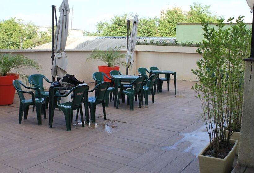 هتل Resende Inn