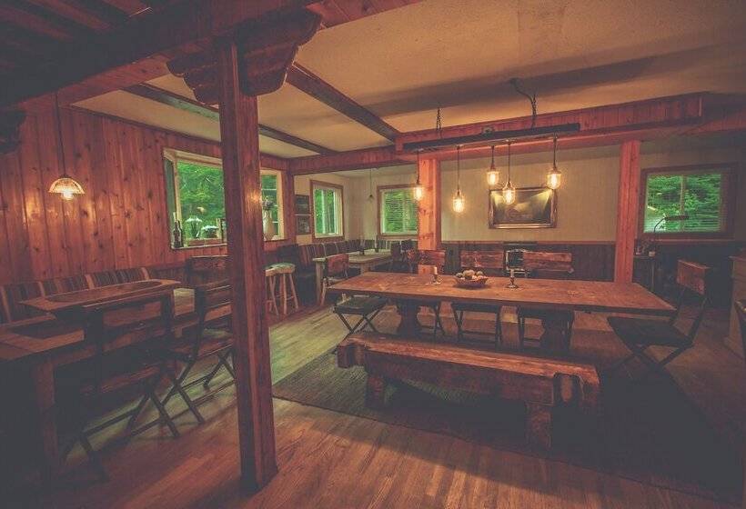 בית מלון כפרי Skeena Spey Riverside Wilderness & Lodge